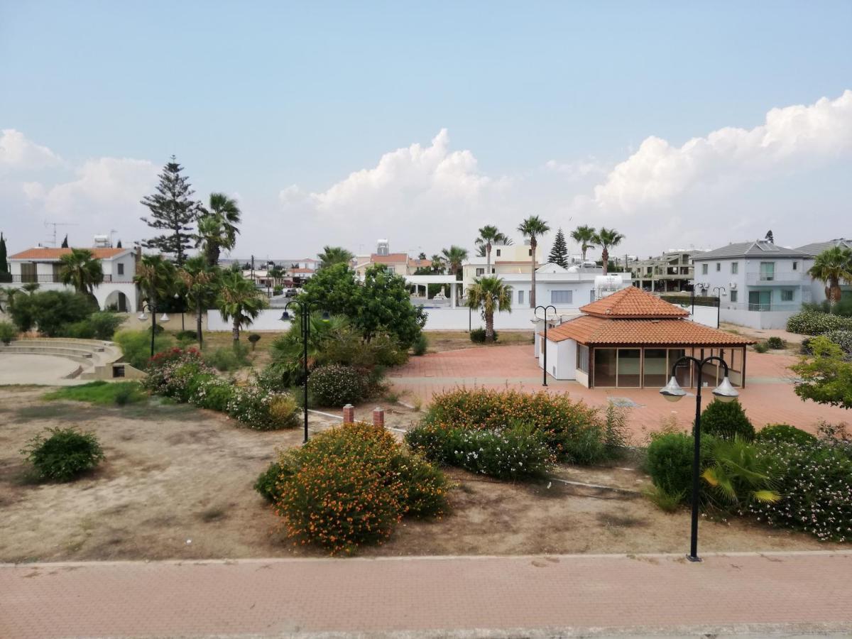 Ria Beach Sea View Apartment Піла Екстер'єр фото